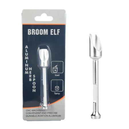 Sølvfarvet mini ske og tamper i aluminium fra Broom Elf på hvid baggrund